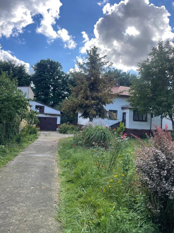 Sprzedam dom z piękną działką (Mielec Niski Borek) - 01 Sprzedam dom z piękną działką (Mielec Niski Borek) - 01